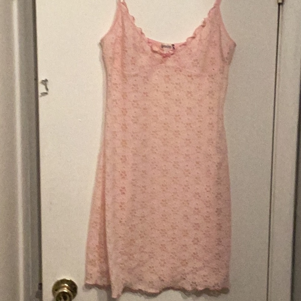 Elegant Pink Lace Chemise
